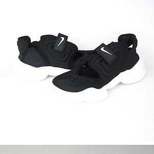 Nike Rift Sneakers